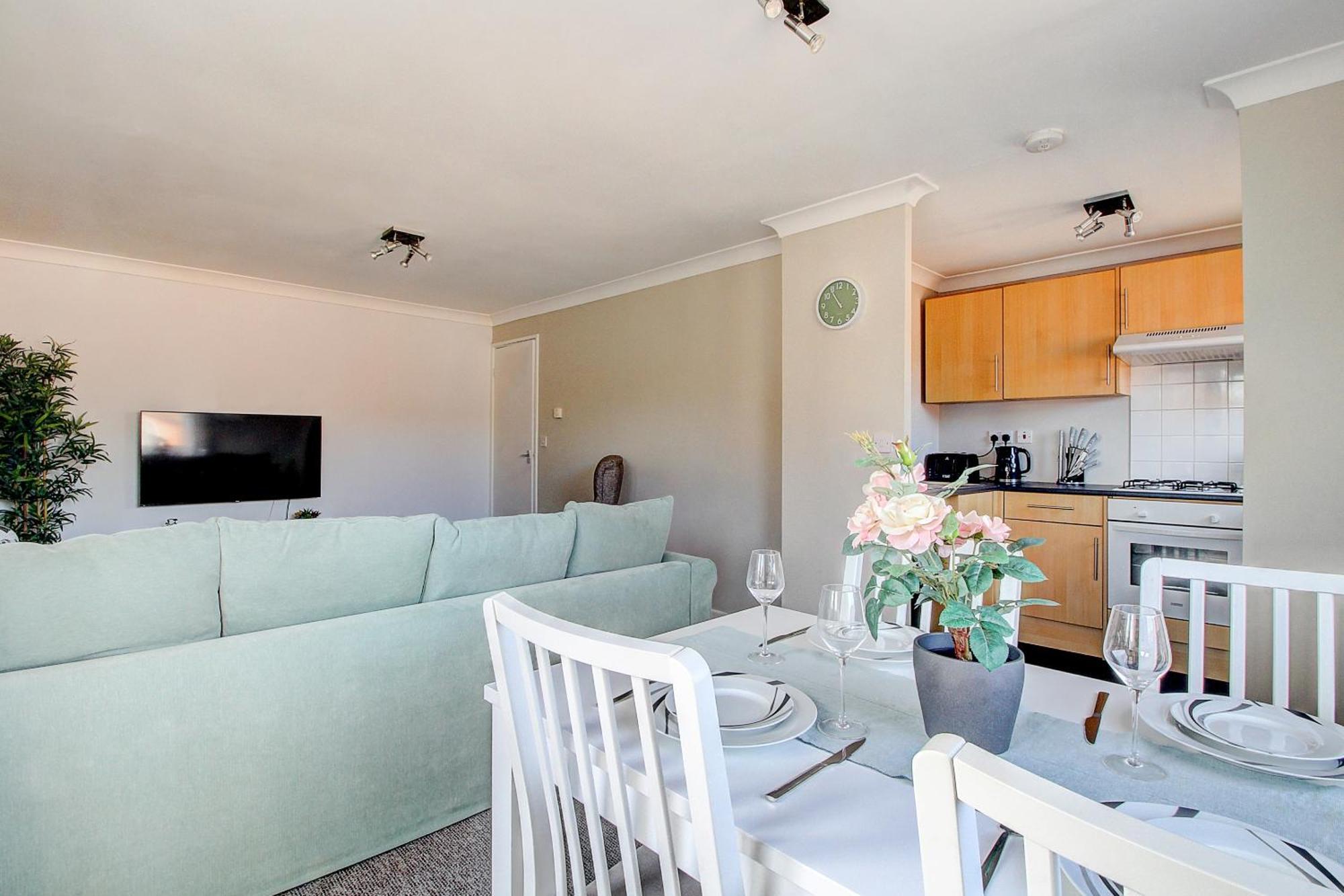 2 Minutes From Mk Central By Car- 2 Bed Apartment - 2 Free Parking Spaces- Hosted By Stayinmk Milton Keynes Exterior photo