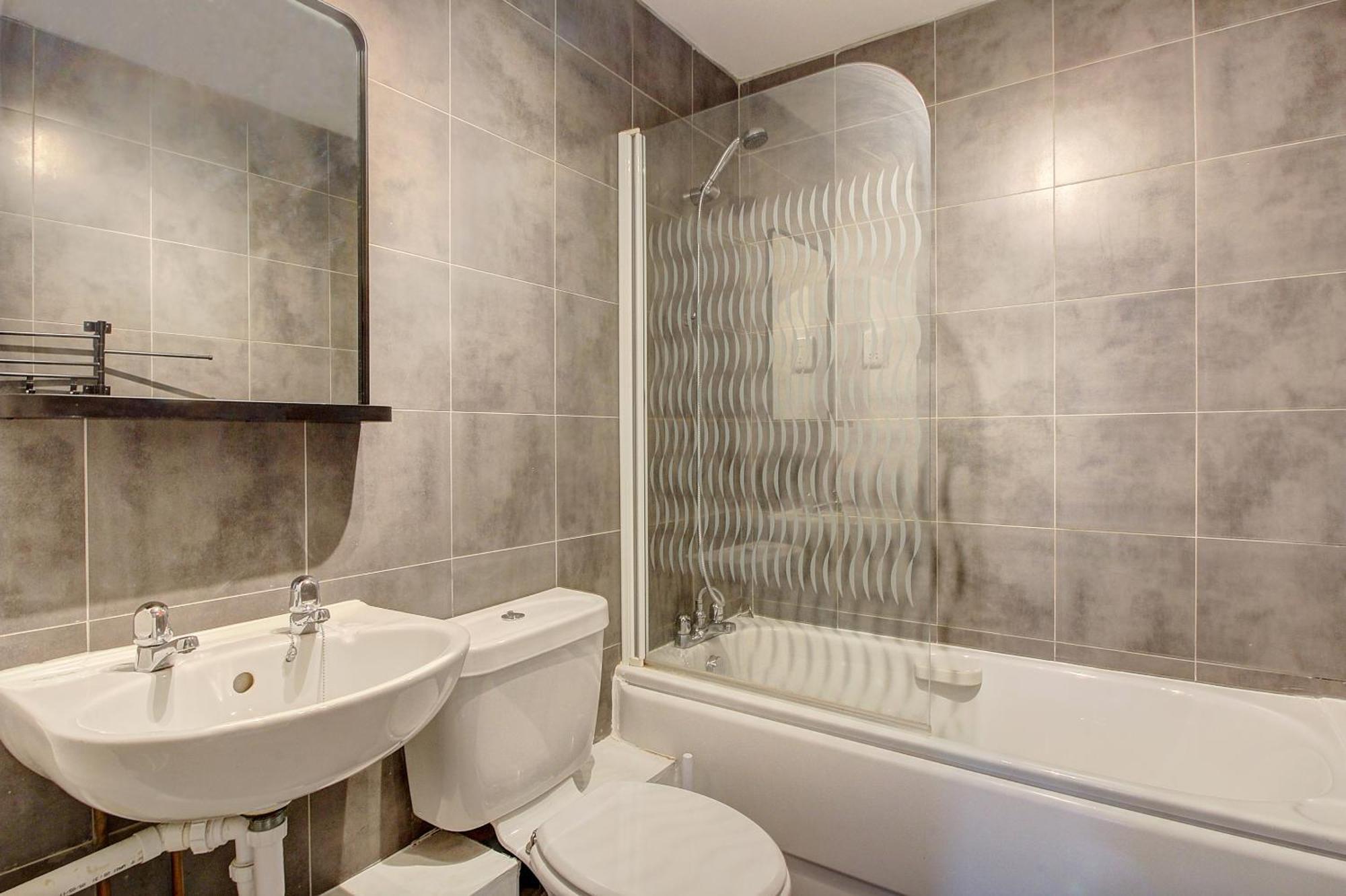 2 Minutes From Mk Central By Car- 2 Bed Apartment - 2 Free Parking Spaces- Hosted By Stayinmk Milton Keynes Exterior photo