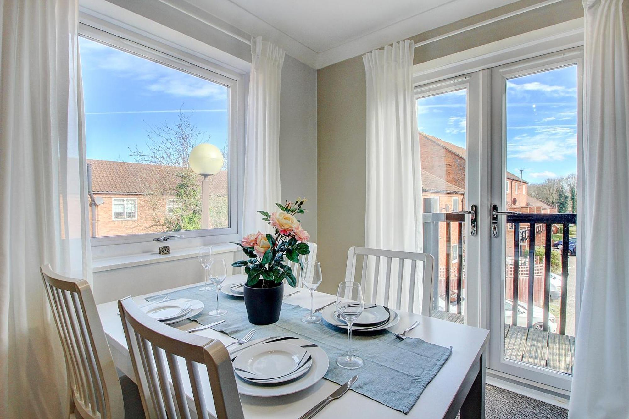 2 Minutes From Mk Central By Car- 2 Bed Apartment - 2 Free Parking Spaces- Hosted By Stayinmk Milton Keynes Exterior photo